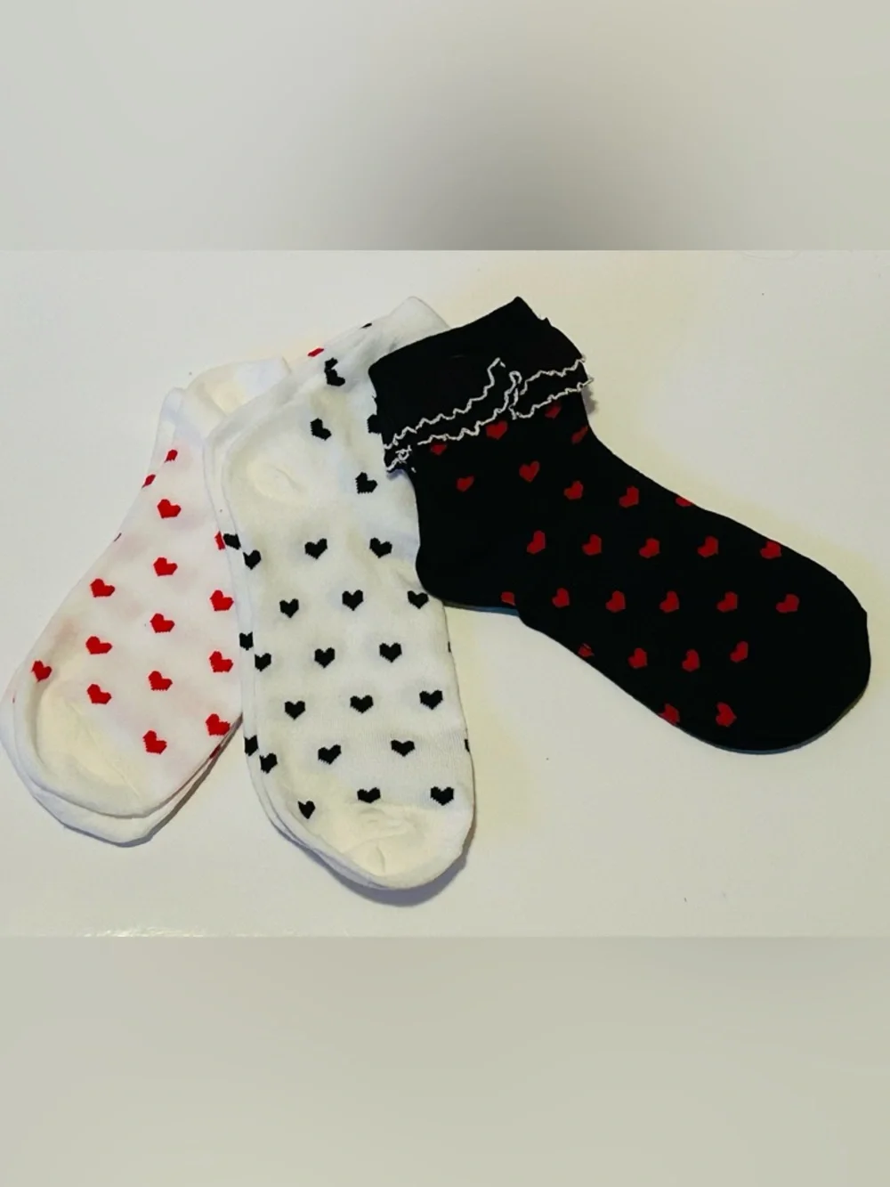 NEW!! Women’s Colorful Hearts & Ruffles LOVE Ankle Sock Set- 3 Pairs (NWT)